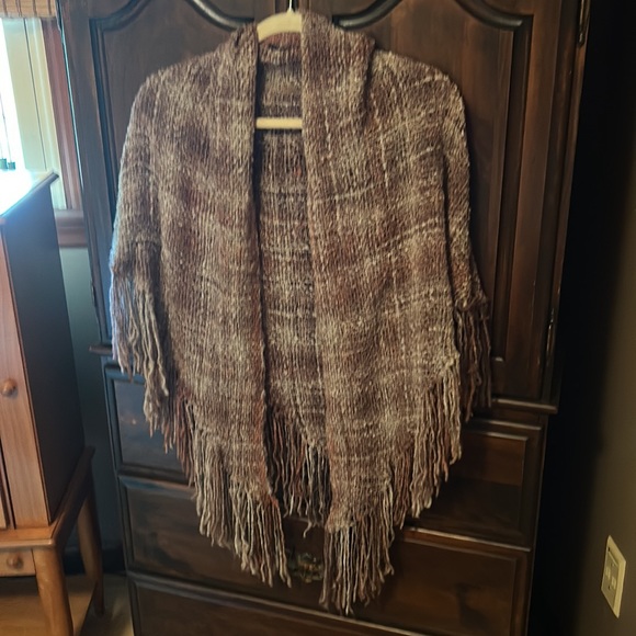 Hand crafted shawl - Picture 2 of 2